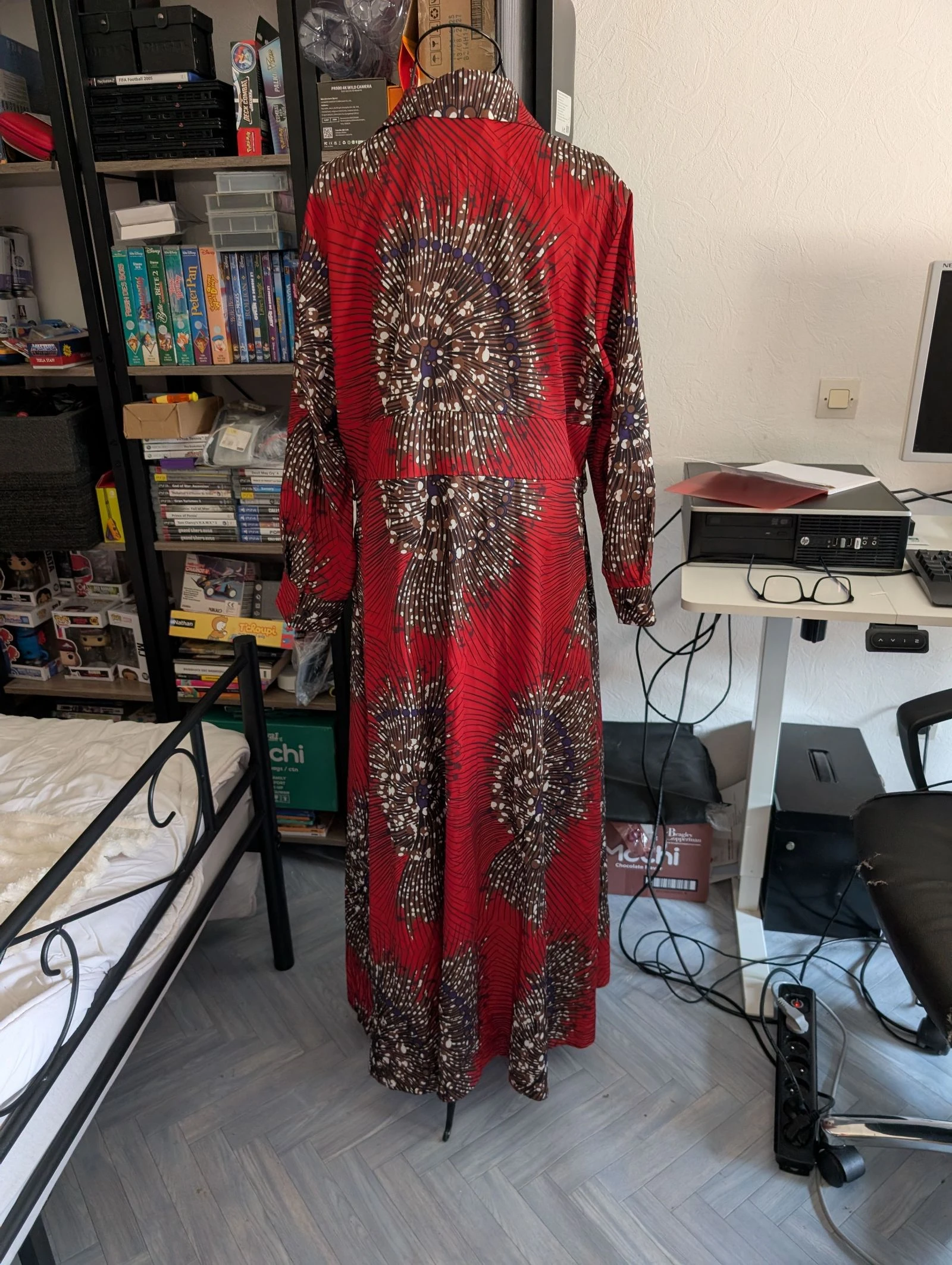 Maravilhoso Vestido longo estilo camisa com estampa gráfica vermelha e preta elegante - Tamanho 0XL – photo 6